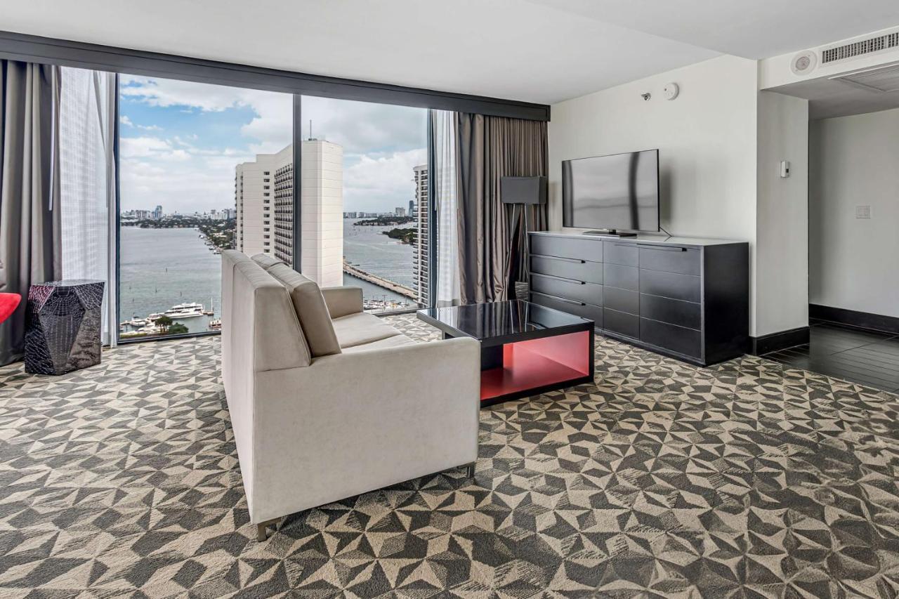 Hotel Hilton Miami Downtown Esterno foto