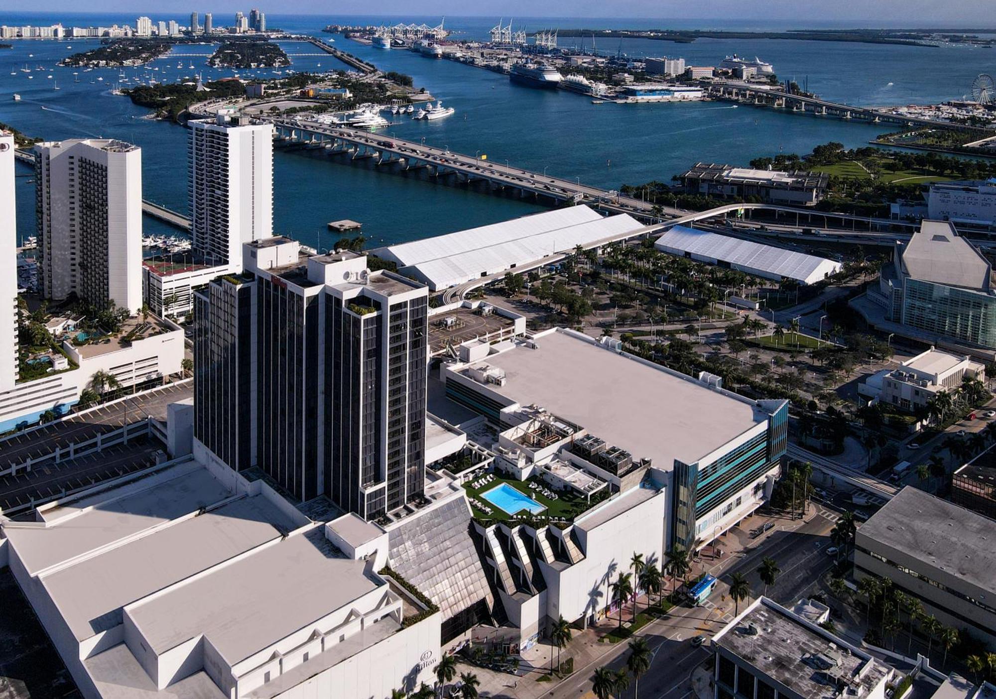 Hotel Hilton Miami Downtown Esterno foto