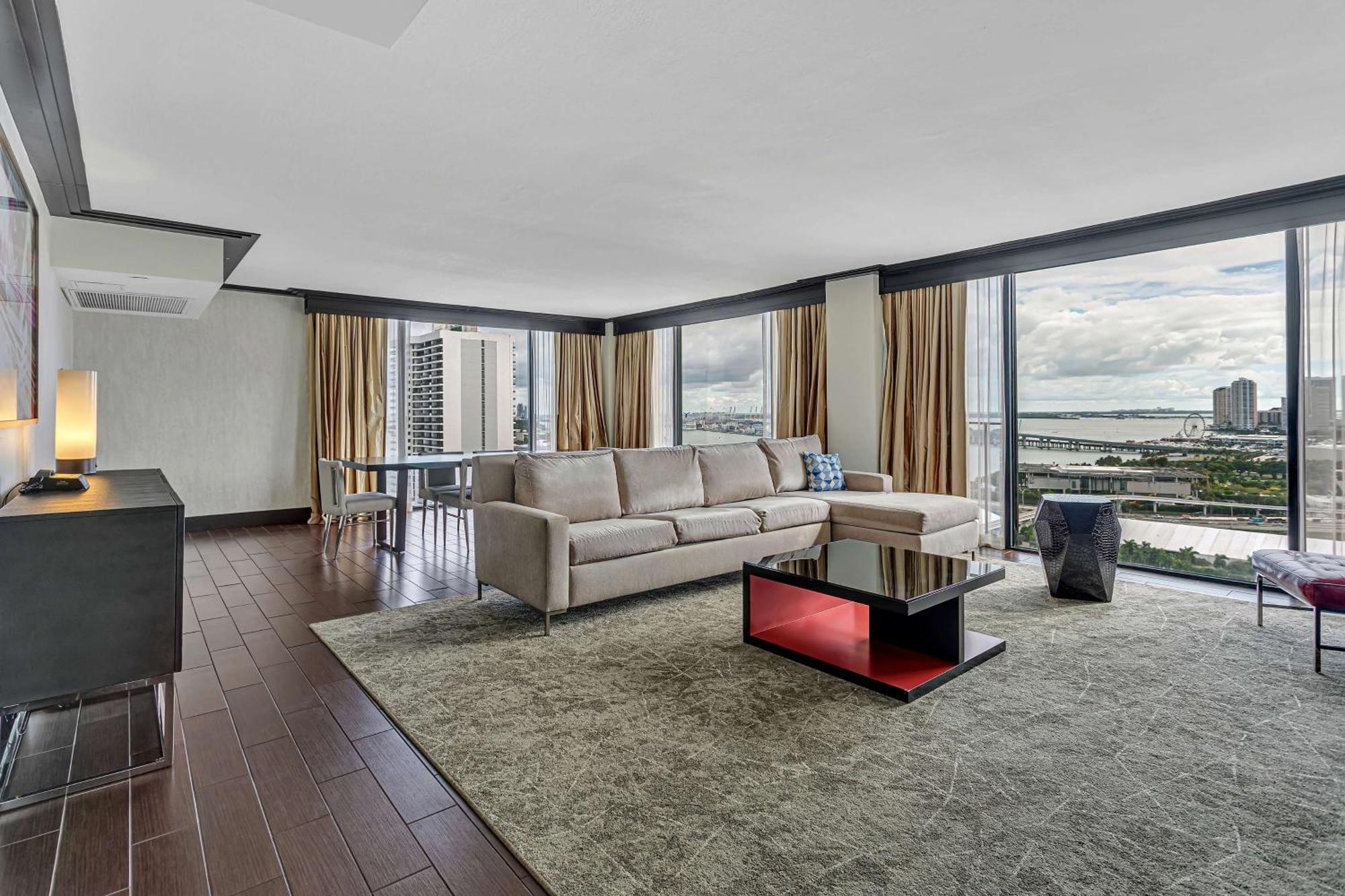 Hotel Hilton Miami Downtown Esterno foto
